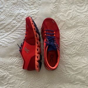 Womens Oncloud running shoes